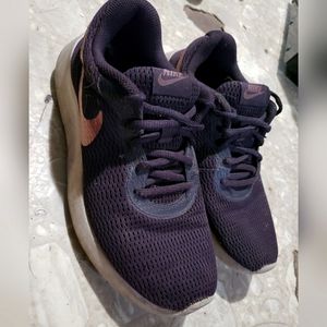 Nike Tanjun Burgundy Ash Rose Gold Womens Sneakers Size 6